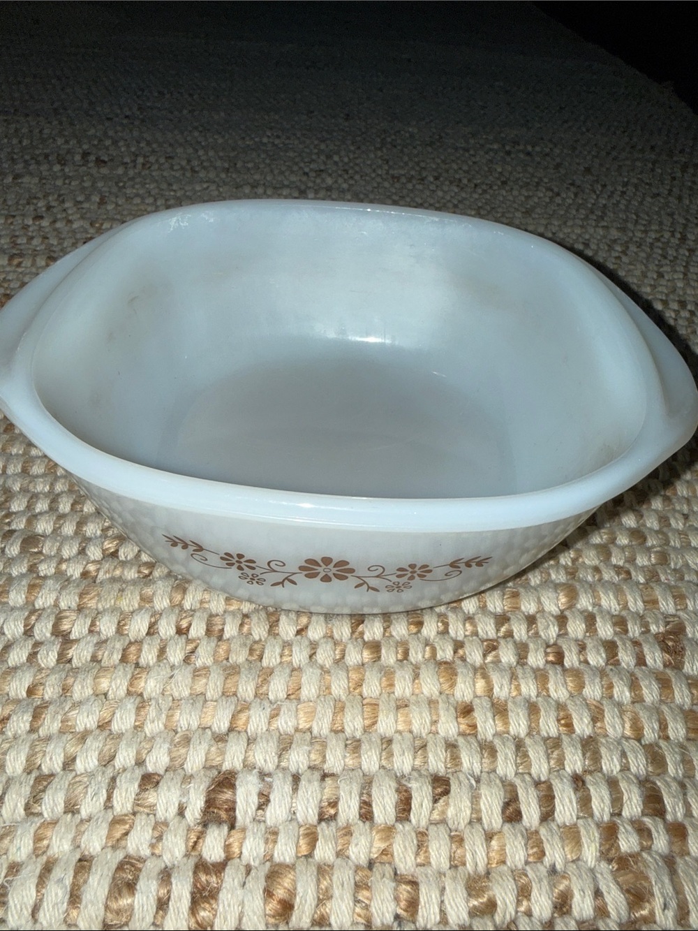 vintage brown daisy Dynaware Pyre-O-Rey 1 quart casserole of white milk glass.